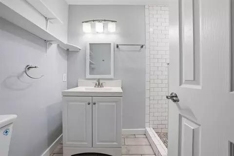 Bath - 2512 Mckenzie Ave, Waco, TX 76708 photo 1 of 4