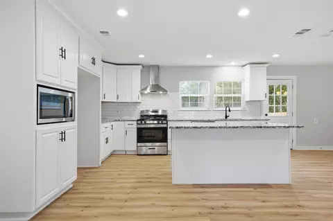 Kitchen - 2512 Mckenzie Ave, Waco, TX 76708 photo 2 of 5