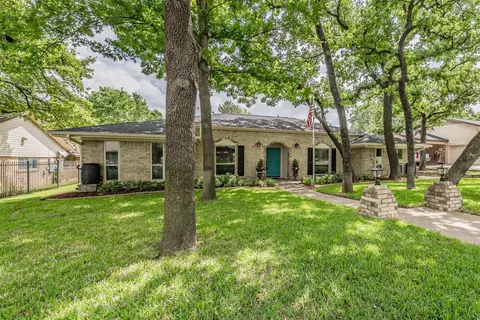 2872 Winterhaven, Hurst, TX 76054