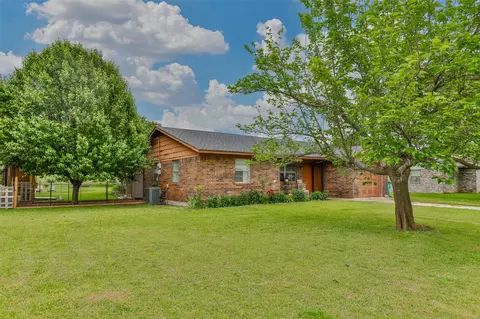 2212 Aspen Rd, Gainesville, TX 76240