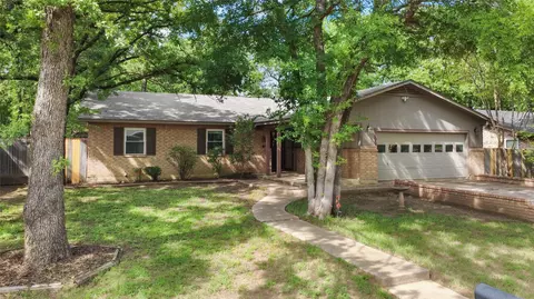 1109 Pine Ridge Dr, Azle, TX 76020