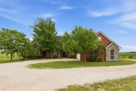1690 Lawlis Ln, Sanger, TX 76266