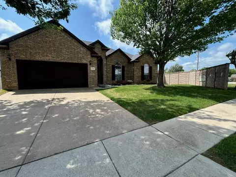 1500 Park Crest Dr, Crowley, TX 76036