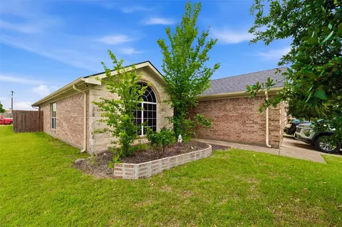 612 Owen Trl, Grand Prairie, TX 75051