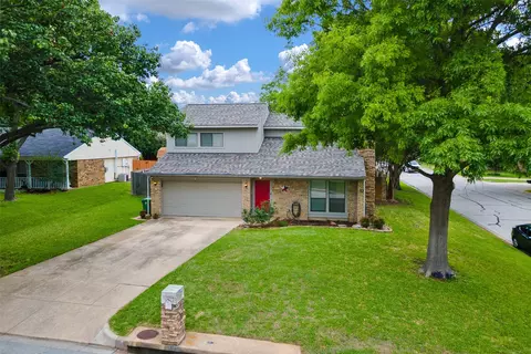 1167 Silverlake Dr, Grapevine, TX 76051