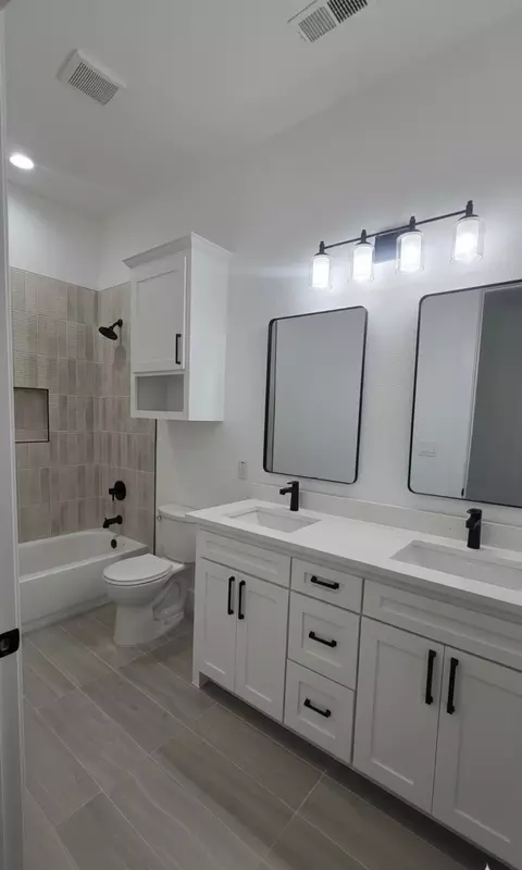 Bath - 1106 E Sixth St, Springtown, TX 76082 photo 1 of 4
