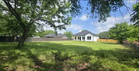 Exterior - 1106 E Sixth St, Springtown, TX 76082 photo 7 of 7