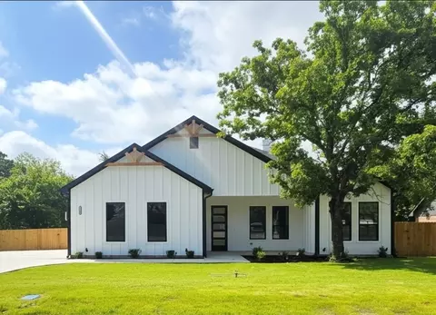1106 E Sixth St, Springtown, TX 76082
