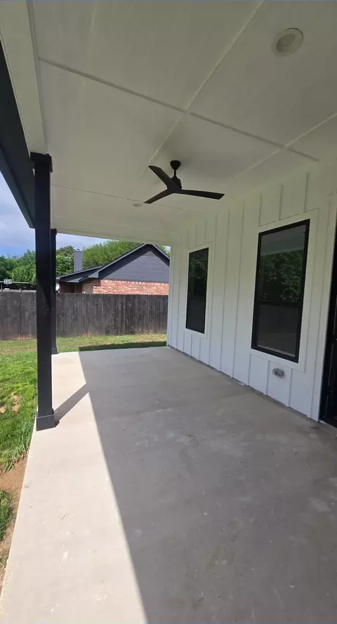 Exterior - 1106 E Sixth St, Springtown, TX 76082 photo 5 of 7