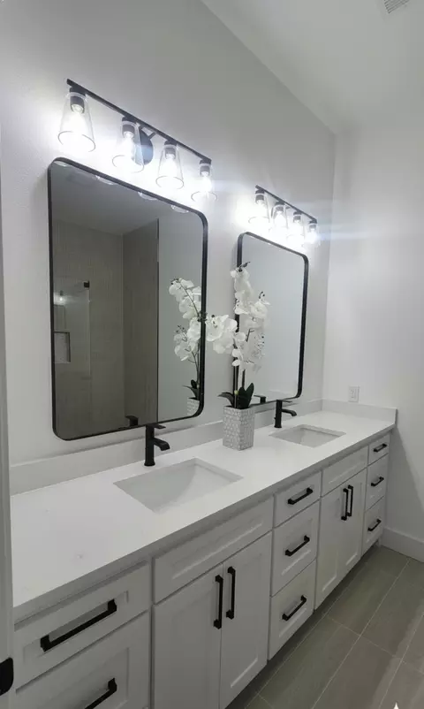Bath - 1106 E Sixth St, Springtown, TX 76082 photo 4 of 4
