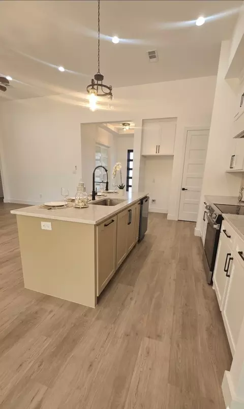 Kitchen - 1106 E Sixth St, Springtown, TX 76082 photo 4 of 7