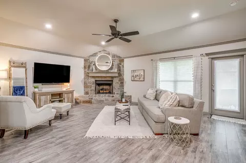 3332 White Horse Dr, Granbury, TX 76049