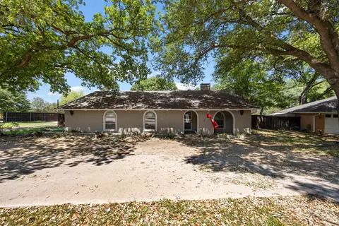 3911 Shady Valley Dr, Arlington, TX 76013