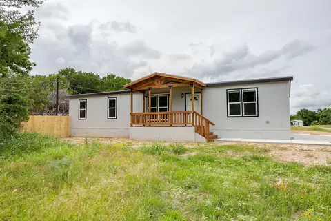 5900 Arrowhead Dr, Granbury, TX 76048