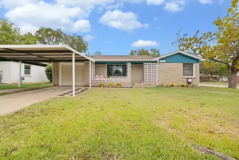 3900 Caddo Trl, Lake Worth, TX 76135