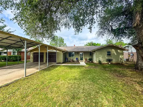 2302 16th St, Brownwood, TX 76801
