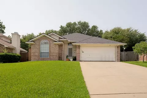1825 Yorkshire St, Fort Worth, TX 76134