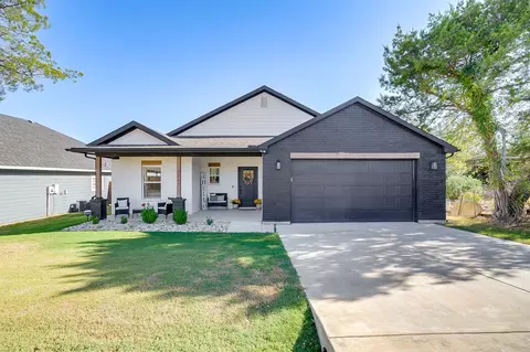 2217 Forest Hill Ln, Granbury, TX 76048