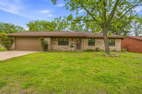 200 E Plum Ave, De Leon, TX 76444