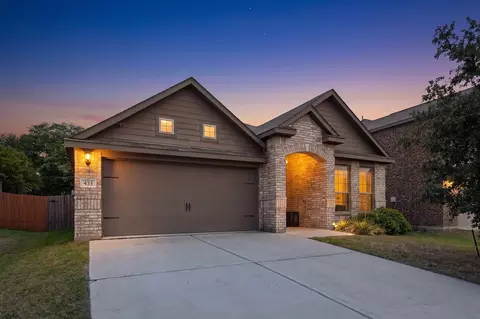 433 Cross Ridge Cir N, Fort Worth, TX 76120