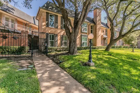 7814 Meadow Park Dr #220, Dallas, TX 75230