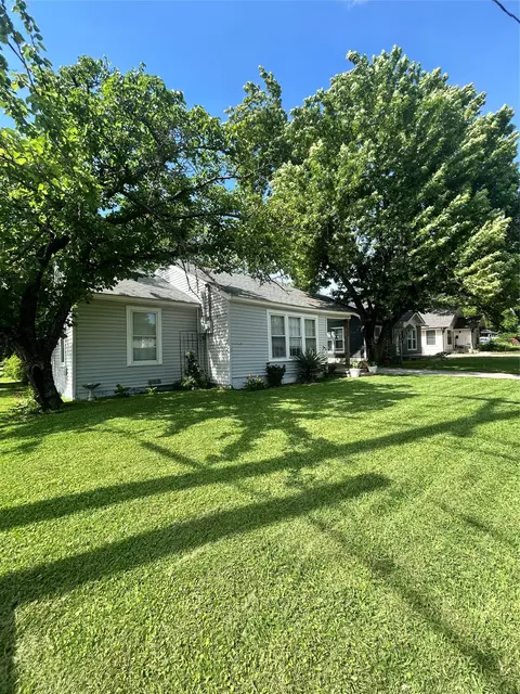 608 W Baldridge St, Ennis, TX 75119