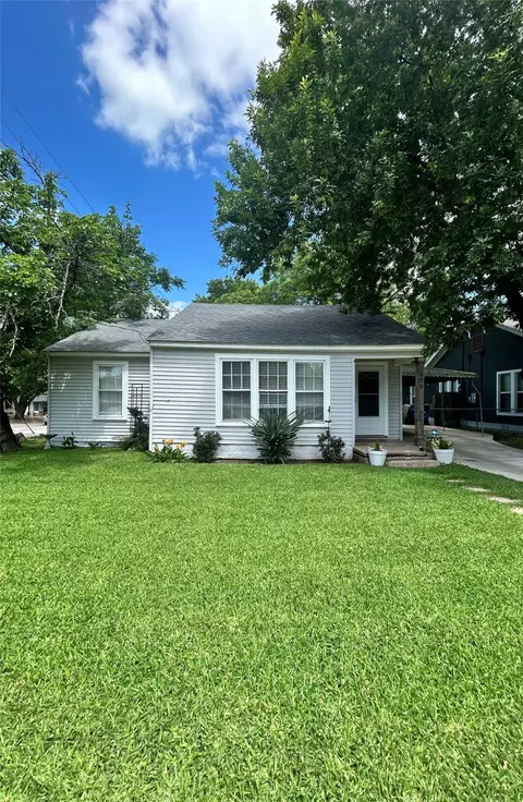 608 W Baldridge St, Ennis, TX 75119