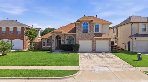 1136 Breezewood Dr, Lewisville, TX 75077