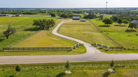 109 N Silver Saddle Cir, Weatherford, TX 76087