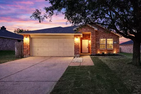 321 Briar Oaks Dr, Royse City, TX 75189