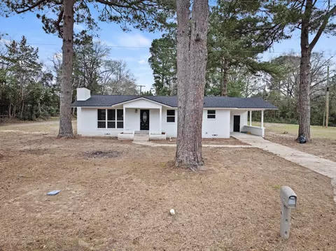 303 Campbell St, Daingerfield, TX 75638