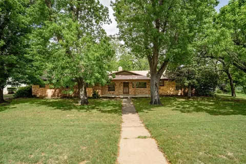 5000 Circle Ridge Dr W, Fort Worth, TX 76114
