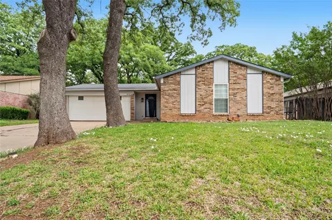 4723 Crest Dr, Arlington, TX 76017