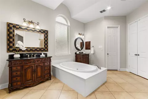 Bath - 723 Nighthawk Dr, Murphy, TX 75094 photo 3 of 7