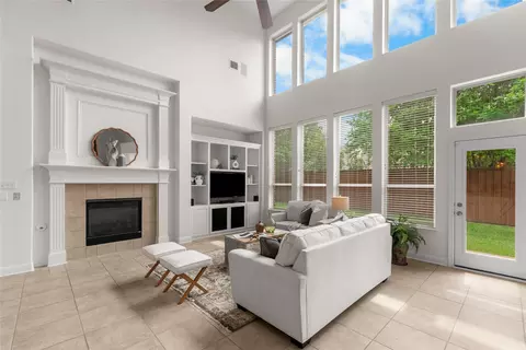 Living - 723 Nighthawk Dr, Murphy, TX 75094 photo 2 of 3