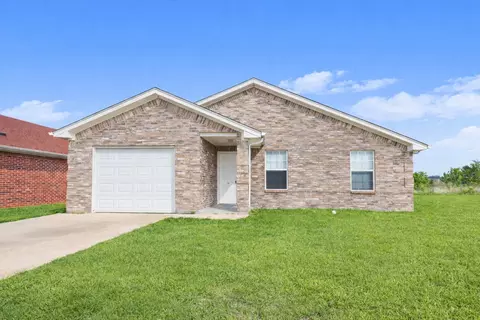 1710 Manor Gdn, Greenville, TX 75401