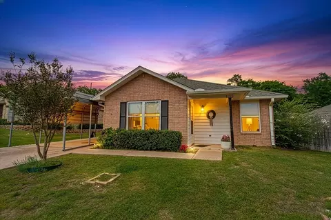 1107 Woodland Park Dr, Lindale, TX 75771
