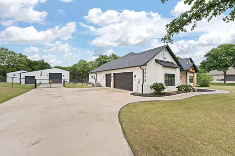 1098 Twin Creeks Dr, Weatherford, TX 76088