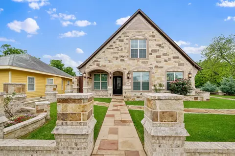 2104 Wellington St, Greenville, TX 75401
