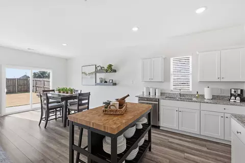 Kitchen - 1545 Shadow Hawk Dr, Haslet, TX 76052 photo 3 of 4