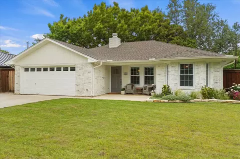 605 Meadow Ln, Roanoke, TX 76262