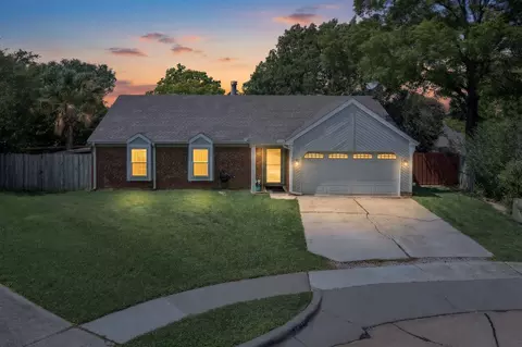 417 Creekmeadow Ln, Lewisville, TX 75067