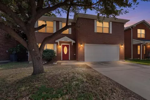 1001 Vicksburg Dr, Ennis, TX 75119