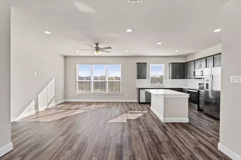 564 Edgewater Dr, Weatherford, TX 76087