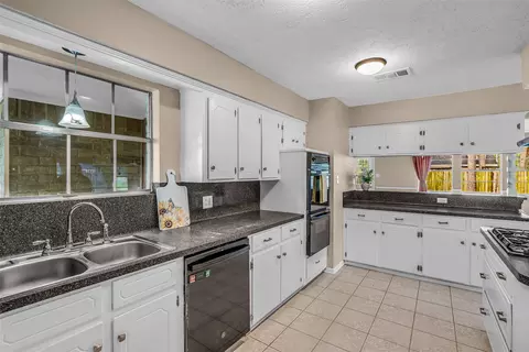 Kitchen - 23351 Earlmist Dr, Spring, TX 77373 photo 5 of 6