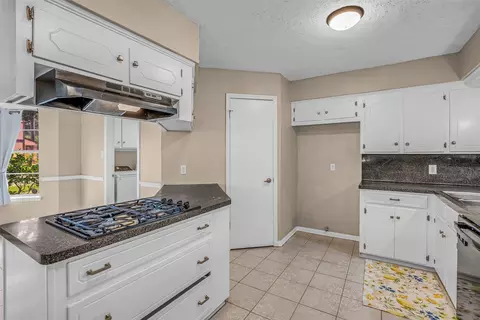 Kitchen - 23351 Earlmist Dr, Spring, TX 77373 photo 4 of 6
