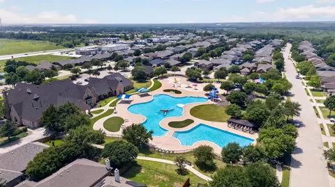 921 Bowie Dr, Lavon, TX 75166