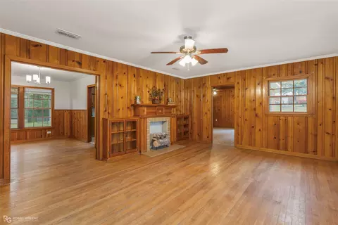 Living - 307 Emerald Dr, Minden, LA 71055 photo 1 of 4