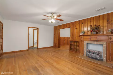 Living - 307 Emerald Dr, Minden, LA 71055 photo 4 of 4
