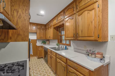 Kitchen - 307 Emerald Dr, Minden, LA 71055 photo 2 of 3